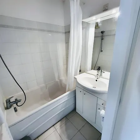 3-stars Ac With Pool, And Park Apartment *